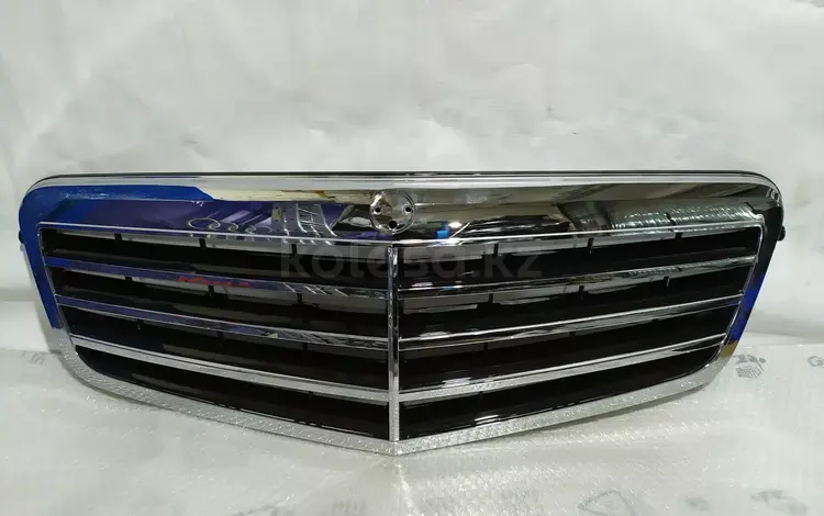 Решетка центральная радиатора на Mercedes-Benz w212 E класса AMG за 40 000 тг. в Алматы