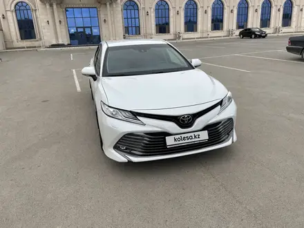 Toyota Camry 2021 года за 15 500 000 тг. в Жанаозен