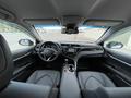 Toyota Camry 2021 года за 15 500 000 тг. в Жанаозен – фото 11