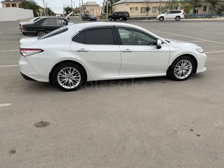 Toyota Camry 2021 года за 15 500 000 тг. в Жанаозен – фото 3