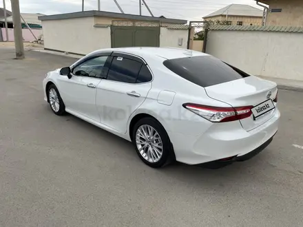 Toyota Camry 2021 года за 15 500 000 тг. в Жанаозен – фото 5