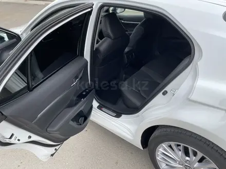 Toyota Camry 2021 года за 15 500 000 тг. в Жанаозен – фото 7
