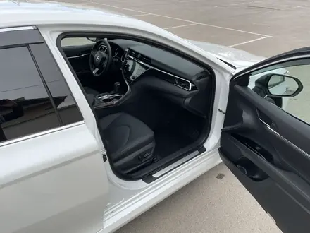 Toyota Camry 2021 года за 15 500 000 тг. в Жанаозен – фото 8