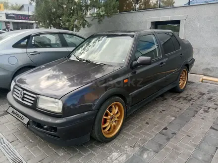 Volkswagen Vento 1993 года за 1 250 000 тг. в Алматы