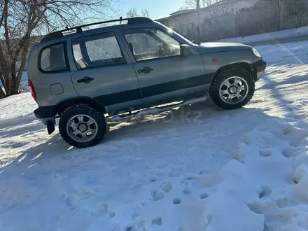 Chevrolet Niva 2006 года за 1 900 000 тг. в Уральск – фото 2