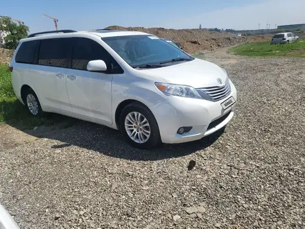 Toyota Sienna 2014 года за 8 200 000 тг. в Атырау
