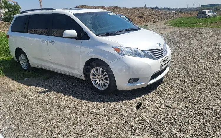 Toyota Sienna 2014 годаүшін8 200 000 тг. в Атырау