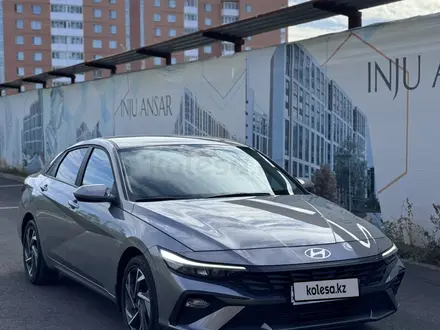 Hyundai Elantra 2023 года за 10 600 000 тг. в Астана – фото 2