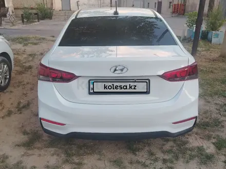 Hyundai Accent 2017 года за 6 500 000 тг. в Шымкент – фото 2