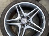 Оригинальные диски R18 на Мерседес CLA с летней резиной за 450 000 тг. в Алматы – фото 4