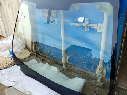 Лобовое стекло Subaru Outback за 2 000 тг. в Алматы