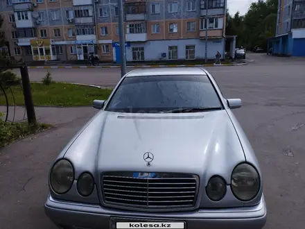 Mercedes-Benz E 200 1997 года за 3 700 000 тг. в Петропавловск – фото 3