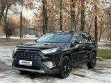 Toyota RAV4 2021 года за 17 600 000 тг. в Алматы