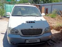 Kia Carnival 2002 года за 2 200 000 тг. в Шымкент