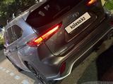 Toyota Highlander 2022 годаүшін23 000 000 тг. в Алматы – фото 2