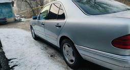 Mercedes-Benz E 200 1998 года за 2 600 000 тг. в Алматы – фото 4