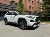 Toyota RAV4 Prestige 2025 года за 18 600 000 тг. в Астана