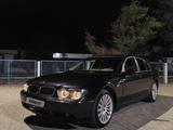 BMW 745 2004 года за 4 000 000 тг. в Атырау – фото 2