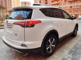 Toyota RAV4 2017 годаfor9 500 000 тг. в Актау – фото 2