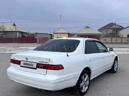 Toyota Camry 1998 года за 3 400 000 тг. в Шиели – фото 4