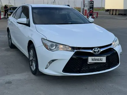 Toyota Camry 2015 года за 5 600 000 тг. в Уральск – фото 3
