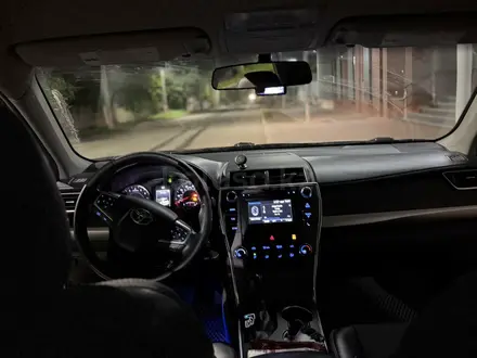 Toyota Camry 2015 года за 5 600 000 тг. в Уральск – фото 11