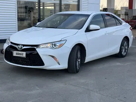 Toyota Camry 2015 года за 5 600 000 тг. в Уральск – фото 2