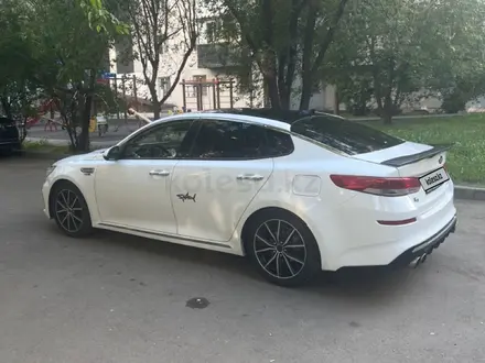 Kia K5 2018 года за 8 000 000 тг. в Алматы – фото 2