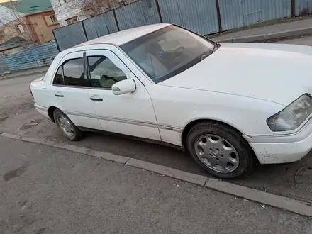 Mercedes-Benz C 220 1993 года за 2 100 000 тг. в Астана