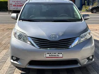 Toyota Sienna, 2013
