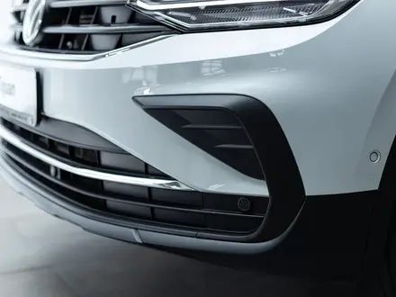 Volkswagen Tiguan 2022 года за 17 668 800 тг. в Алматы – фото 7