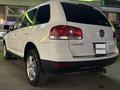 Volkswagen Touareg 2005 года за 4 400 000 тг. в Астана – фото 3