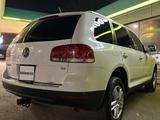 Volkswagen Touareg 2005 года за 4 400 000 тг. в Астана – фото 4