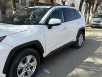 Toyota RAV4 2019 года за 9 750 000 тг. в Астана