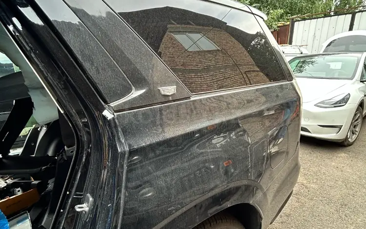 Заднее крыло на Cadillac Escalade за 1 500 000 тг. в Алматы