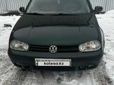 Volkswagen Golf 2002 годаүшін2 700 000 тг. в Астана