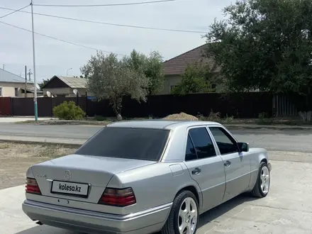 Mercedes-Benz E 200 1994 года за 2 200 000 тг. в Кызылорда – фото 3