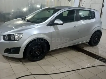 Chevrolet Aveo 2014 года за 3 900 000 тг. в Сатпаев – фото 3