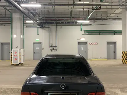 Mercedes-Benz E 230 1997 года за 2 100 000 тг. в Астана – фото 4