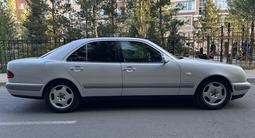Mercedes-Benz E 230 1997 года за 2 100 000 тг. в Астана – фото 2