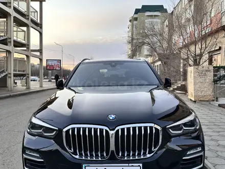 BMW X5 2021 года за 32 000 000 тг. в Атырау