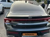 Kia K5 2021 годаүшін9 800 000 тг. в Алматы – фото 2