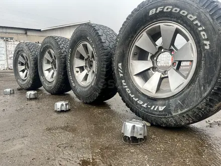 R 16 диски митсубиси оригинал с резиной 265-70-16 bfgoodrich! за 210 000 тг. в Алматы