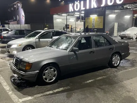 Mercedes-Benz E 230 1990 года за 2 300 000 тг. в Алматы