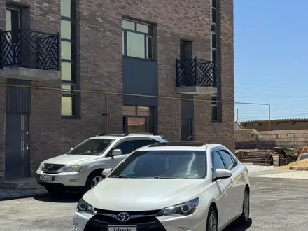 Toyota Camry 2015 года за 7 500 000 тг. в Жанаозен – фото 2