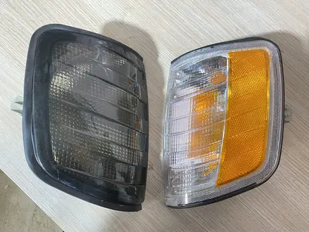 Передний поворотник (габарит) — Mercedes Benz 124 1987-1993 за 4 000 тг. в Алматы – фото 10