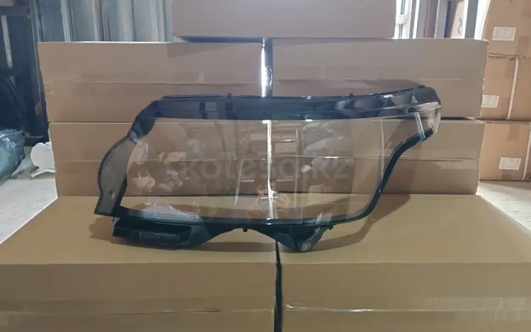 Стекла на фары Лэнд Ровер за 90 000 тг. в Алматы