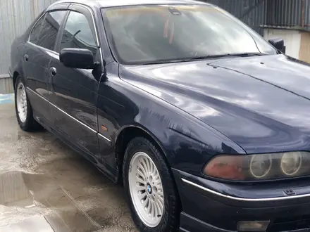 BMW 528 1998 года за 2 700 000 тг. в Алматы