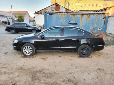 Volkswagen Passat 2007 года за 2 200 000 тг. в Атырау – фото 13