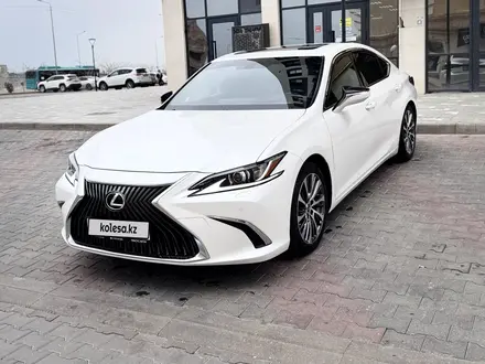 Lexus ES 250 2021 года за 23 000 000 тг. в Актау